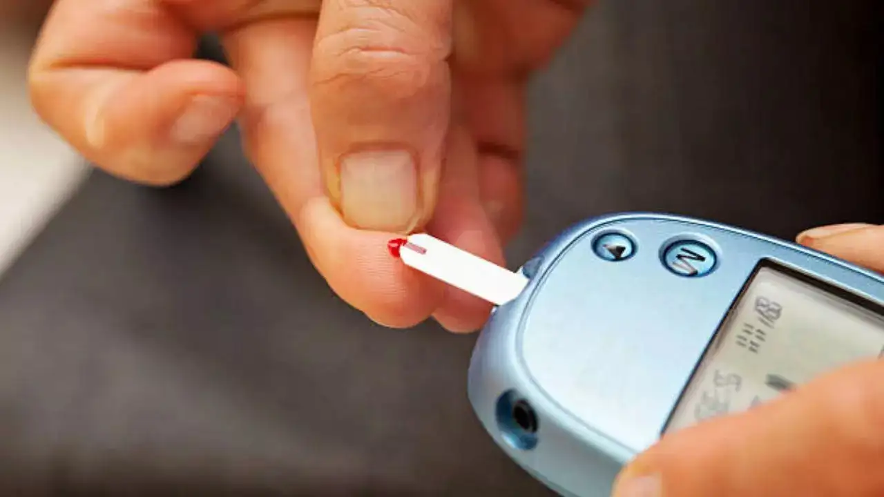 Monsoon Cravings & Diabetes: How to Control Emotional Eating – A Guide by Dr. Akshay G Narawad